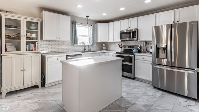 8815 N Fawn Meadow Drive, Mccordsville, IN 46055