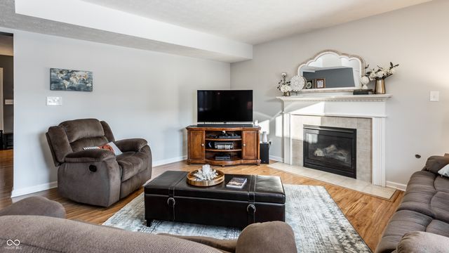 8815 N Fawn Meadow Drive, Mccordsville, IN 46055