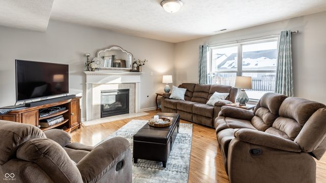 8815 N Fawn Meadow Drive, Mccordsville, IN 46055