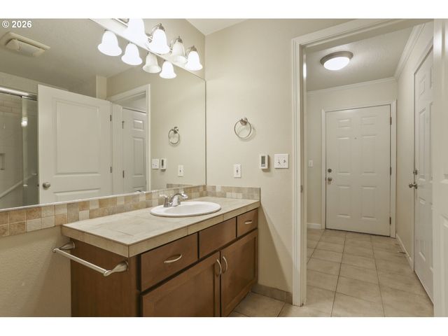15062 Nw CENTRAL Dr 1209, Portland, OR 97229