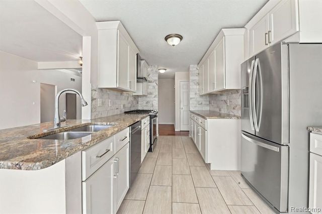 19046 Abbey Court, Brownstown, MI 48193