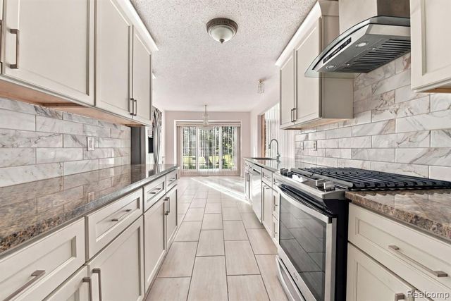 19046 Abbey Court, Brownstown, MI 48193