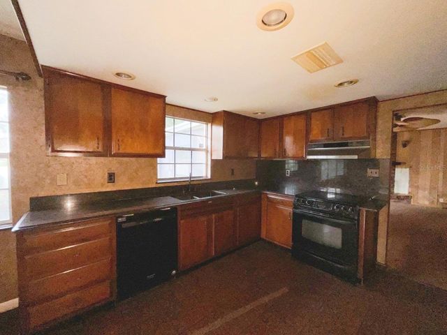 603 W OCALA STREET, Umatilla, FL 32784