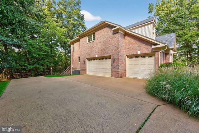 1354 LEWINSVILLE MEWS CT, Mclean, VA 22102