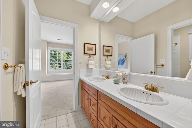 1354 LEWINSVILLE MEWS CT, Mclean, VA 22102