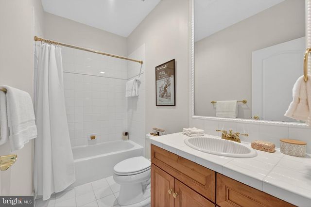 1354 LEWINSVILLE MEWS CT, Mclean, VA 22102