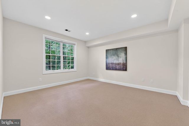 1354 LEWINSVILLE MEWS CT, Mclean, VA 22102