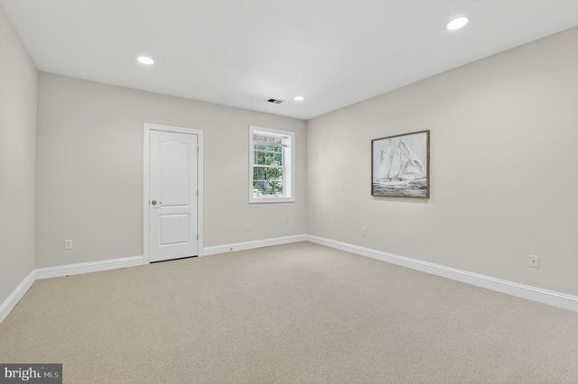1354 LEWINSVILLE MEWS CT, Mclean, VA 22102