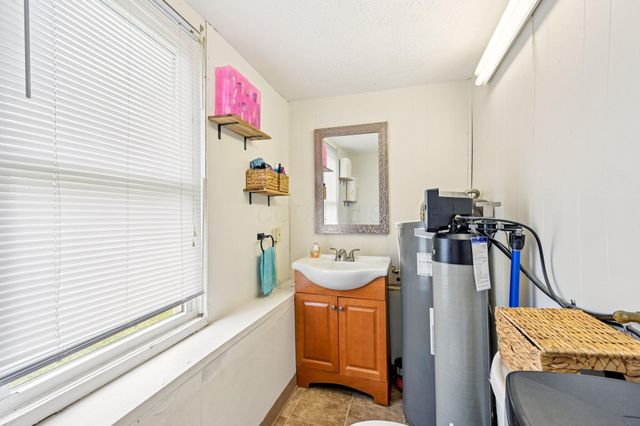 67 W Columbus Street, Mount Sterling, OH 43143