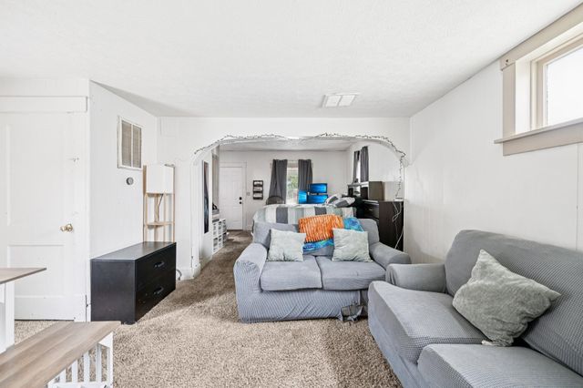 67 W Columbus Street, Mount Sterling, OH 43143