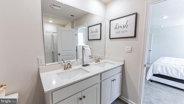 305 GRANTWAY DR, York, PA 17404