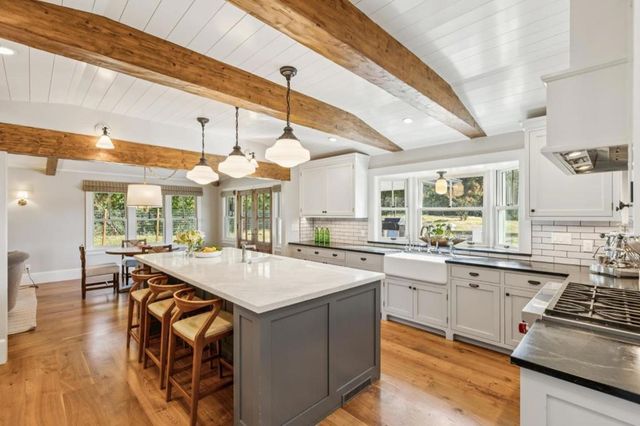 21842 Via Regina, Saratoga, CA 95070