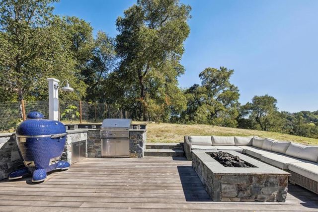 21842 Via Regina, Saratoga, CA 95070