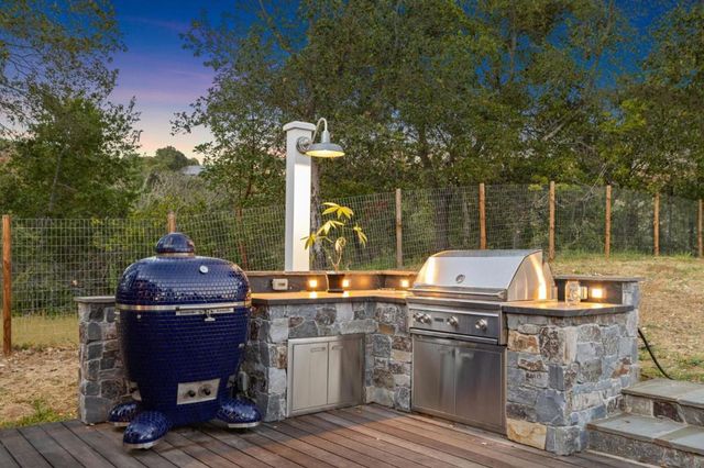 21842 Via Regina, Saratoga, CA 95070