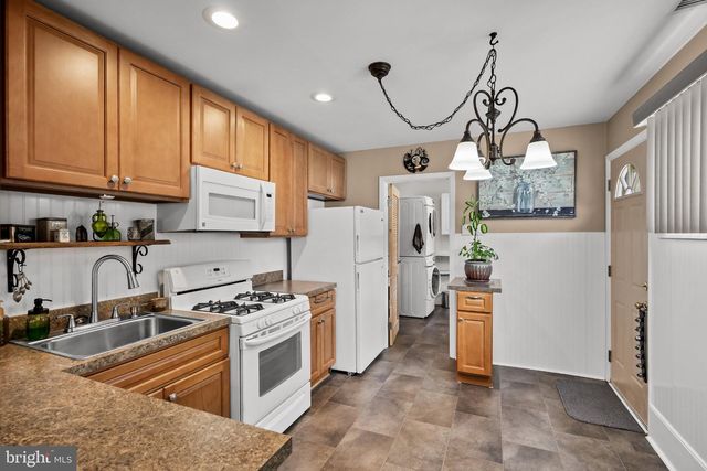 223 E RUDDEROW AVE, Maple Shade, NJ 08052