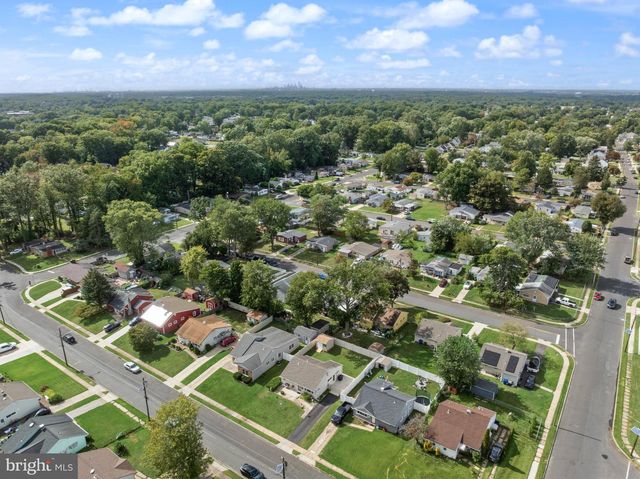 223 E RUDDEROW AVE, Maple Shade, NJ 08052