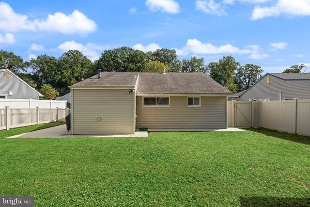 223 E RUDDEROW AVE, Maple Shade, NJ 08052