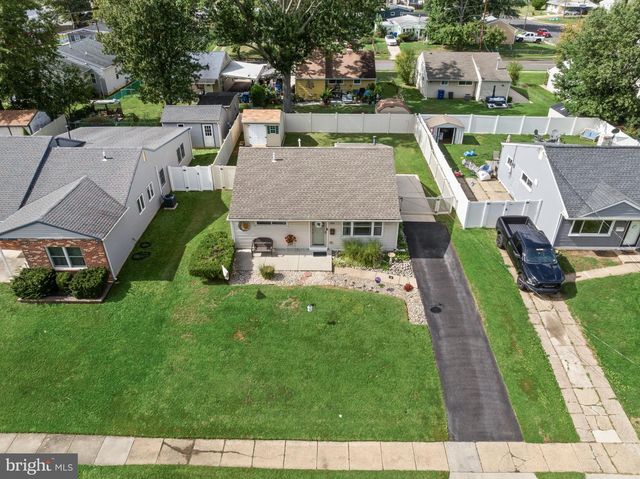 223 E RUDDEROW AVE, Maple Shade, NJ 08052