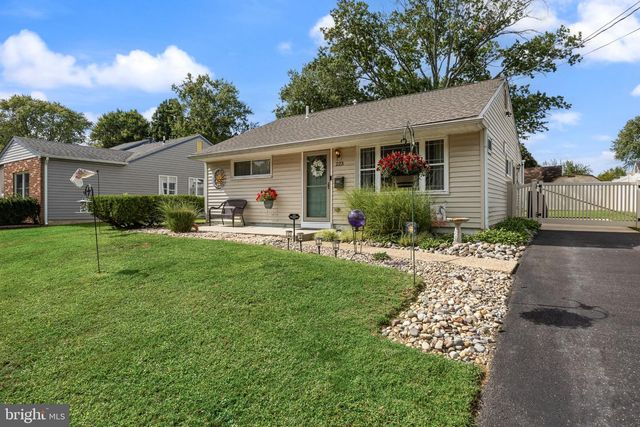 223 E RUDDEROW AVE, Maple Shade, NJ 08052