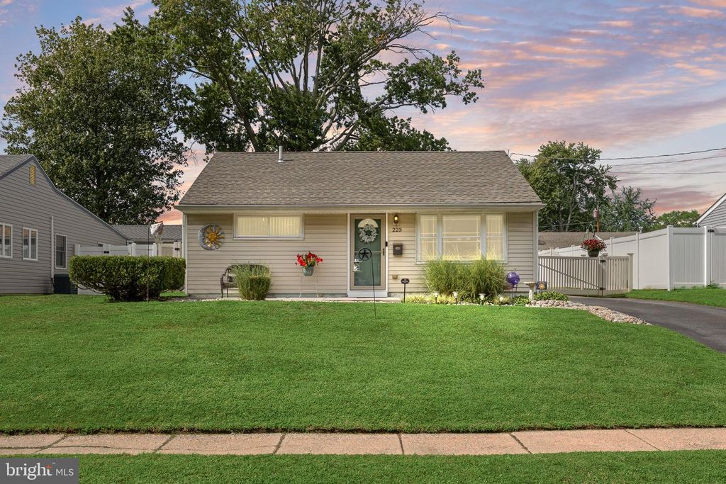 223 E RUDDEROW AVE, Maple Shade, NJ 08052 — exterior