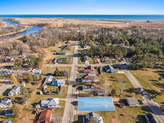608 5TH STREET, Oconto, WI 54153