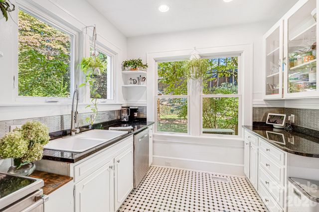 18 Robinwood Avenue, Asheville, NC 28806