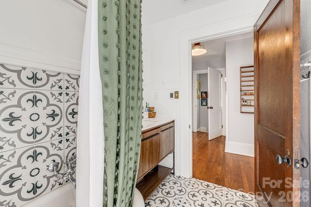 18 Robinwood Avenue, Asheville, NC 28806