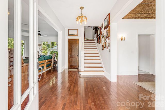 18 Robinwood Avenue, Asheville, NC 28806