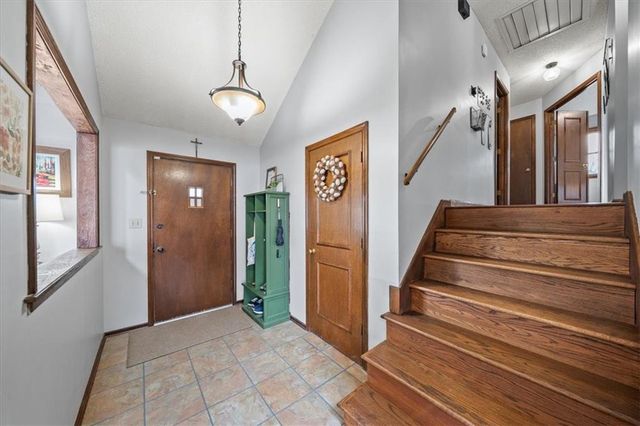 7912 HASKINS Street, Lenexa, KS 66215