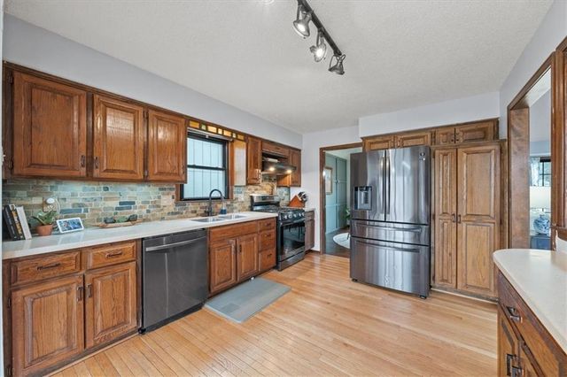 7912 HASKINS Street, Lenexa, KS 66215