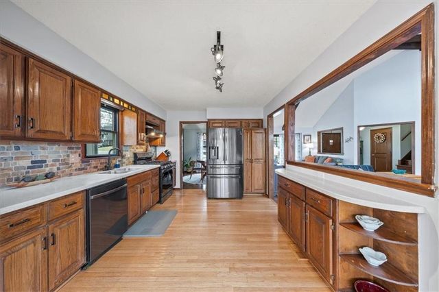 7912 HASKINS Street, Lenexa, KS 66215