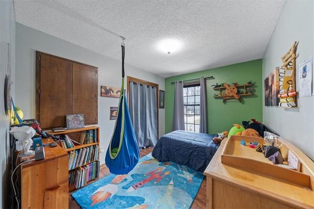 7912 HASKINS Street, Lenexa, KS 66215