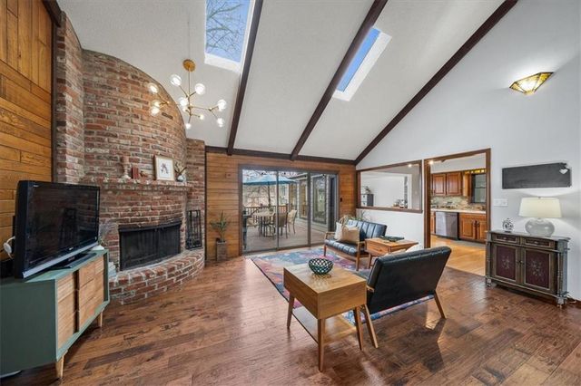 7912 HASKINS Street, Lenexa, KS 66215