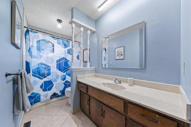 7912 HASKINS Street, Lenexa, KS 66215