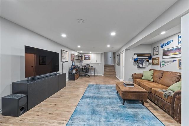 7912 HASKINS Street, Lenexa, KS 66215