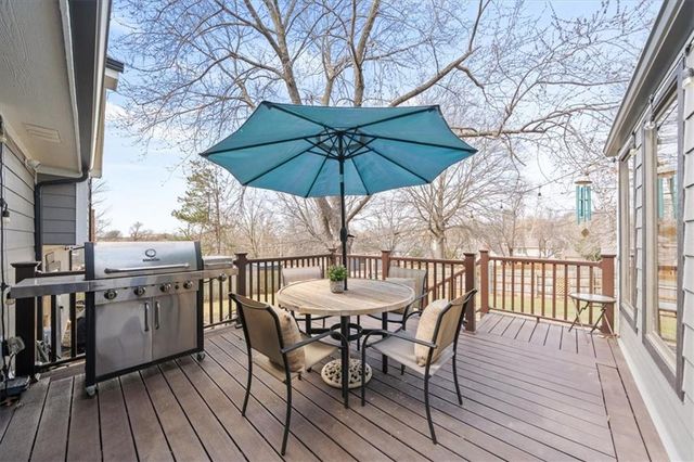 7912 HASKINS Street, Lenexa, KS 66215