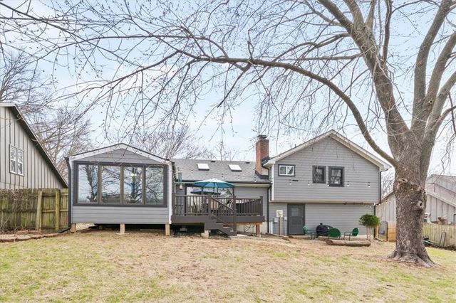 7912 HASKINS Street, Lenexa, KS 66215