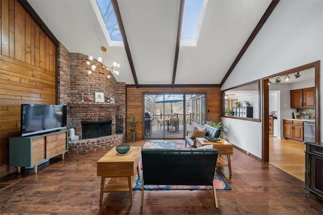 7912 HASKINS Street, Lenexa, KS 66215