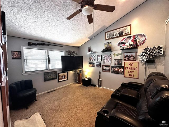 5112 Murray Road, Manhattan, KS 66503