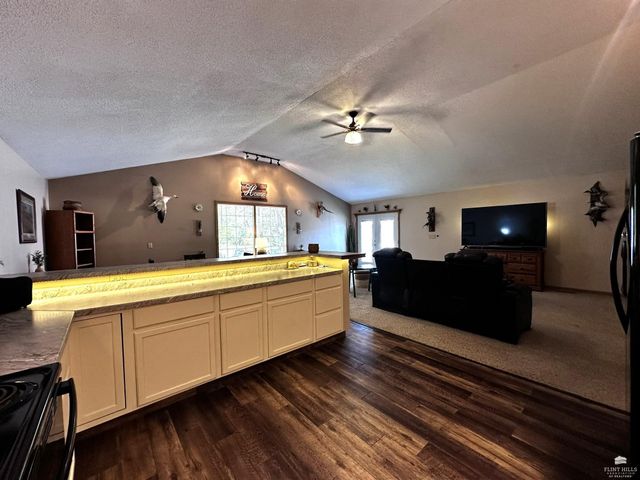 5112 Murray Road, Manhattan, KS 66503