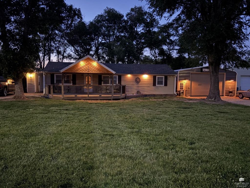 5112 Murray Road, Manhattan, KS 66503