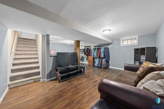 517 S Lyndale Ave Avenue, Sioux Falls, SD 57110