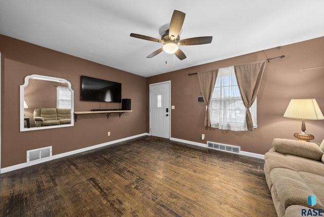 517 S Lyndale Ave Avenue, Sioux Falls, SD 57110