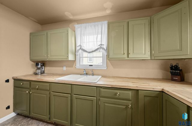 517 S Lyndale Ave Avenue, Sioux Falls, SD 57110