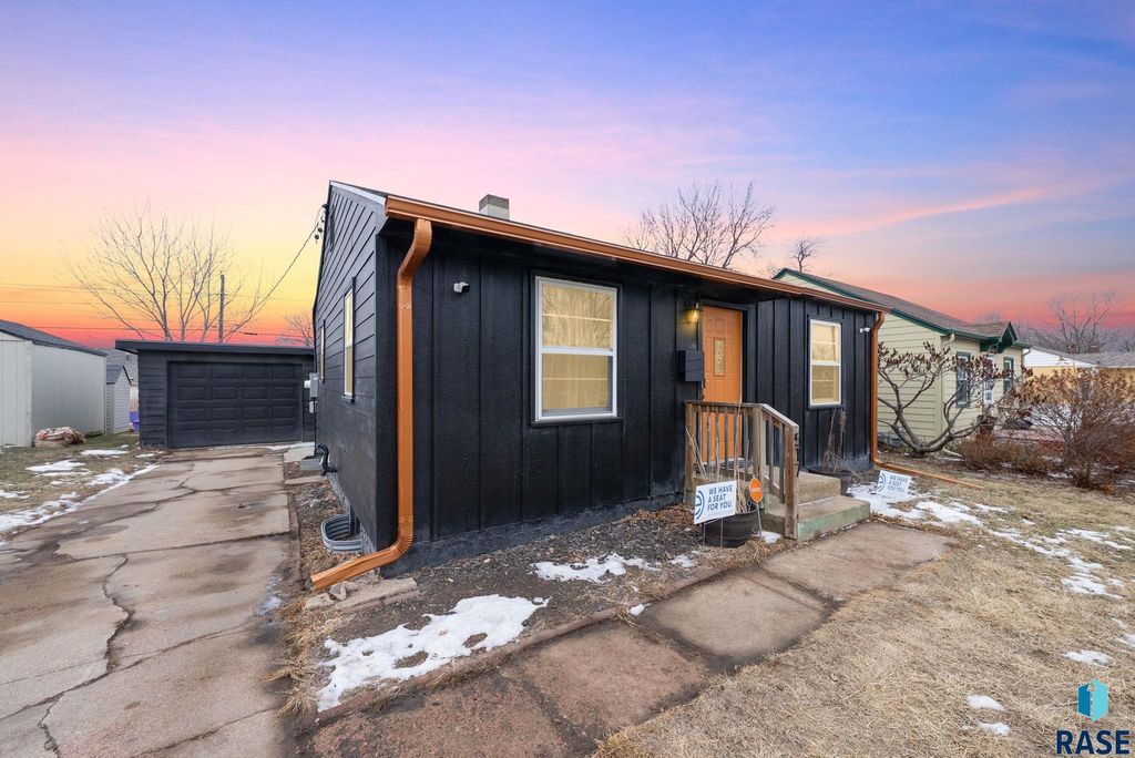 517 S Lyndale Ave Avenue, Sioux Falls, SD 57110