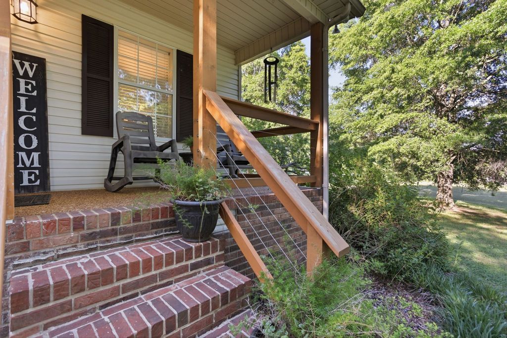 1038 S Cross Bridges Rd, Mount Pleasant, TN 38474