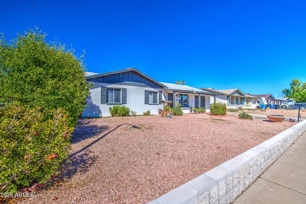 4230 W KALER Drive, Phoenix, AZ 85051 — photo 3