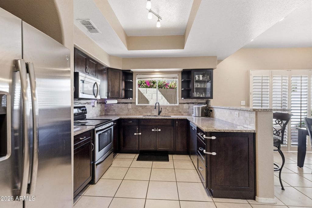 Image 10 of property listing at 5044 E SIESTA Drive 3, Phoenix, AZ 85044