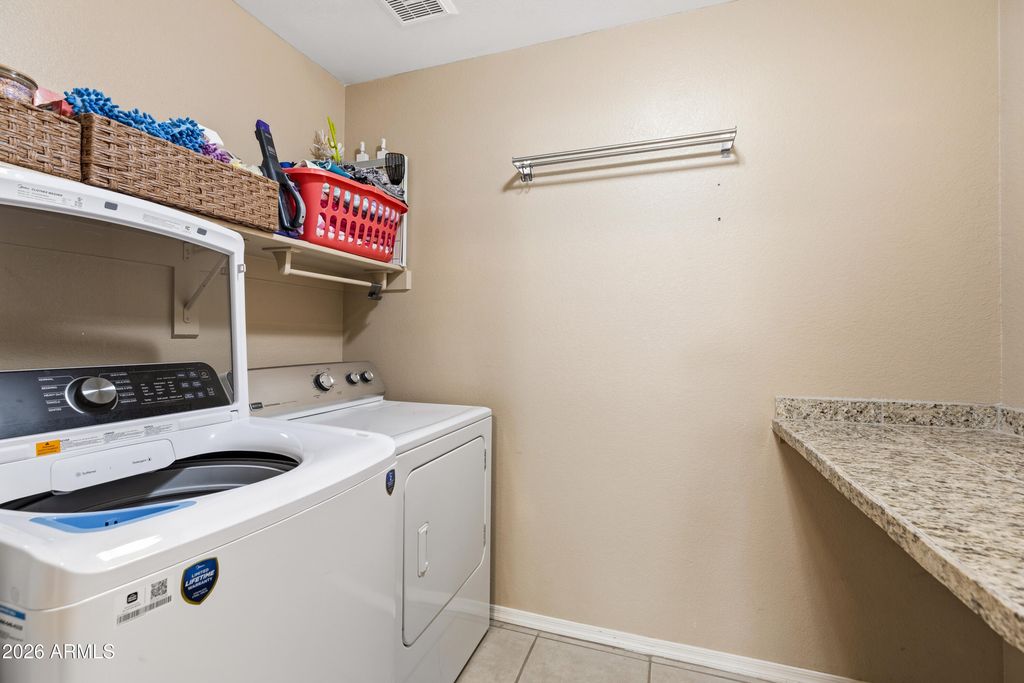 Image 12 of property listing at 5044 E SIESTA Drive 3, Phoenix, AZ 85044