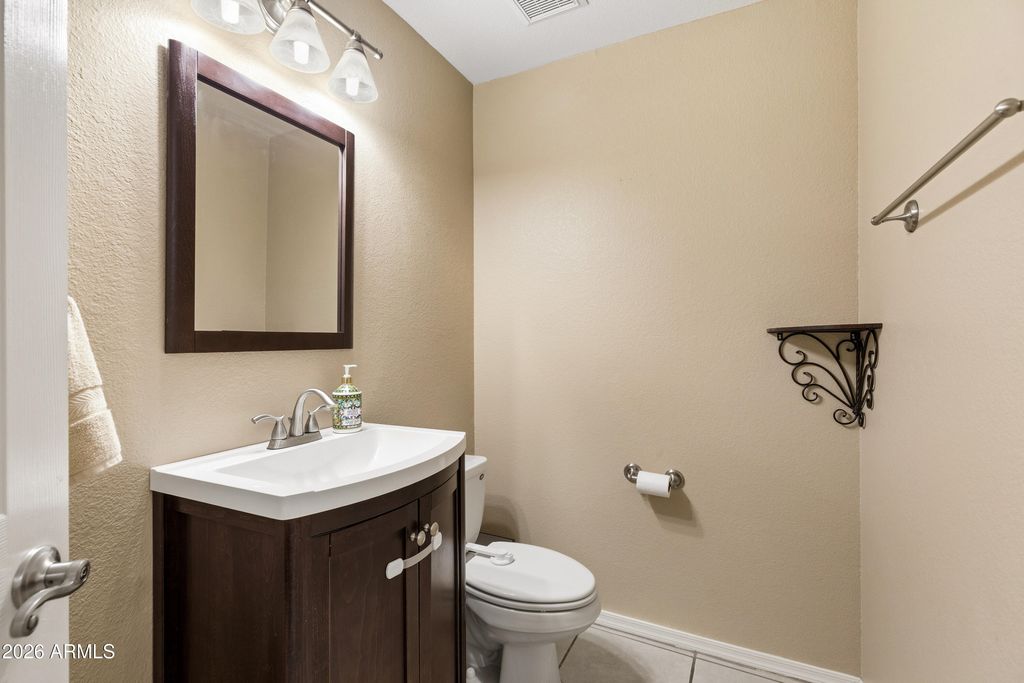 Image 13 of property listing at 5044 E SIESTA Drive 3, Phoenix, AZ 85044